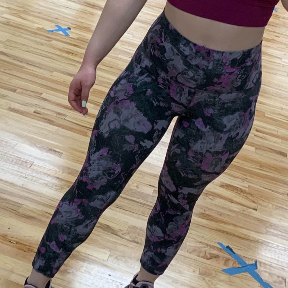 Lululemon aligns in floral multi shift. Size 6